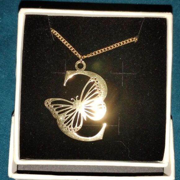 Gold tone‎ necklace with butterfly - Picture 1 of 2